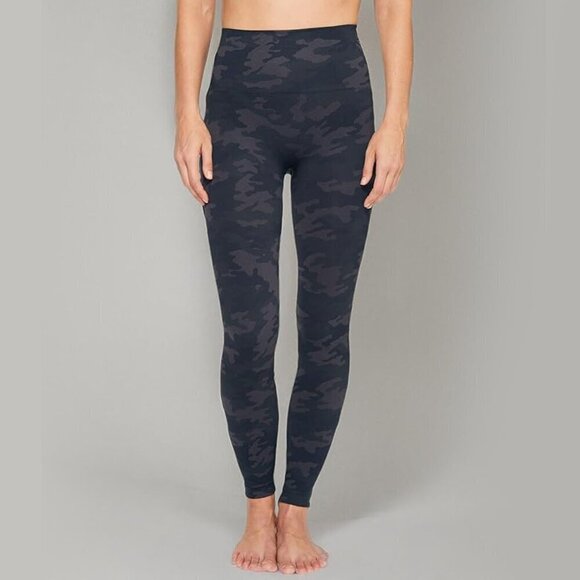 SPANX Look at Me Now Seamless Black Camo Leggings Shaping Smooth Stretchy - Picture 1 of 12